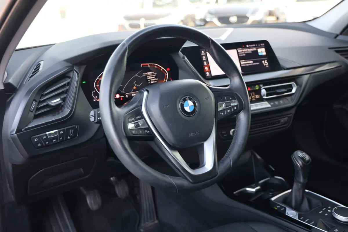 118i Business Edition|Panorama|Navi|Apple carplay/Android auto|LED|