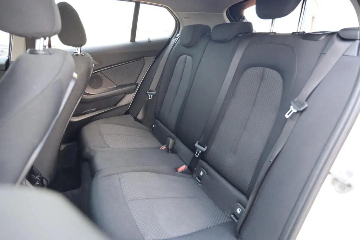 118i Business Edition|Panorama|Navi|Apple carplay/Android auto|LED|