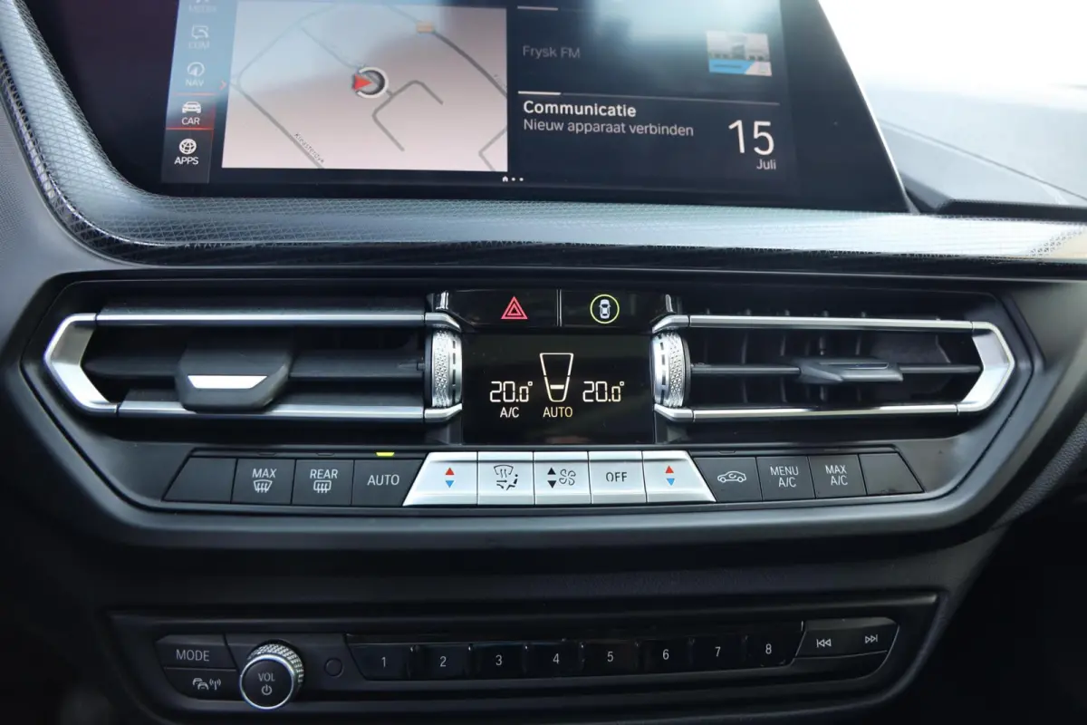 118i Business Edition|Panorama|Navi|Apple carplay/Android auto|LED|