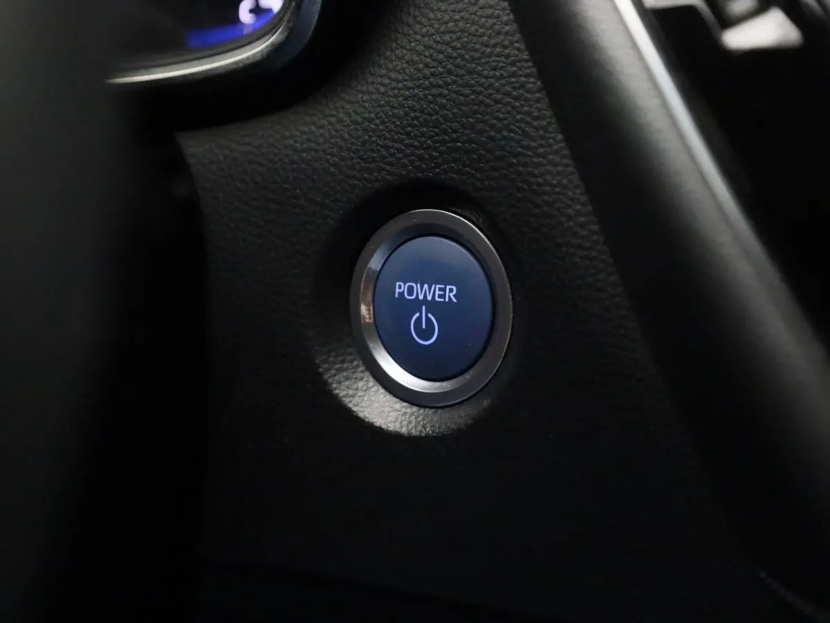 1.8 Hybrid Business Plus | Navigatie | Airco | Privacy Glass | Lichtmetalen Velgen |
