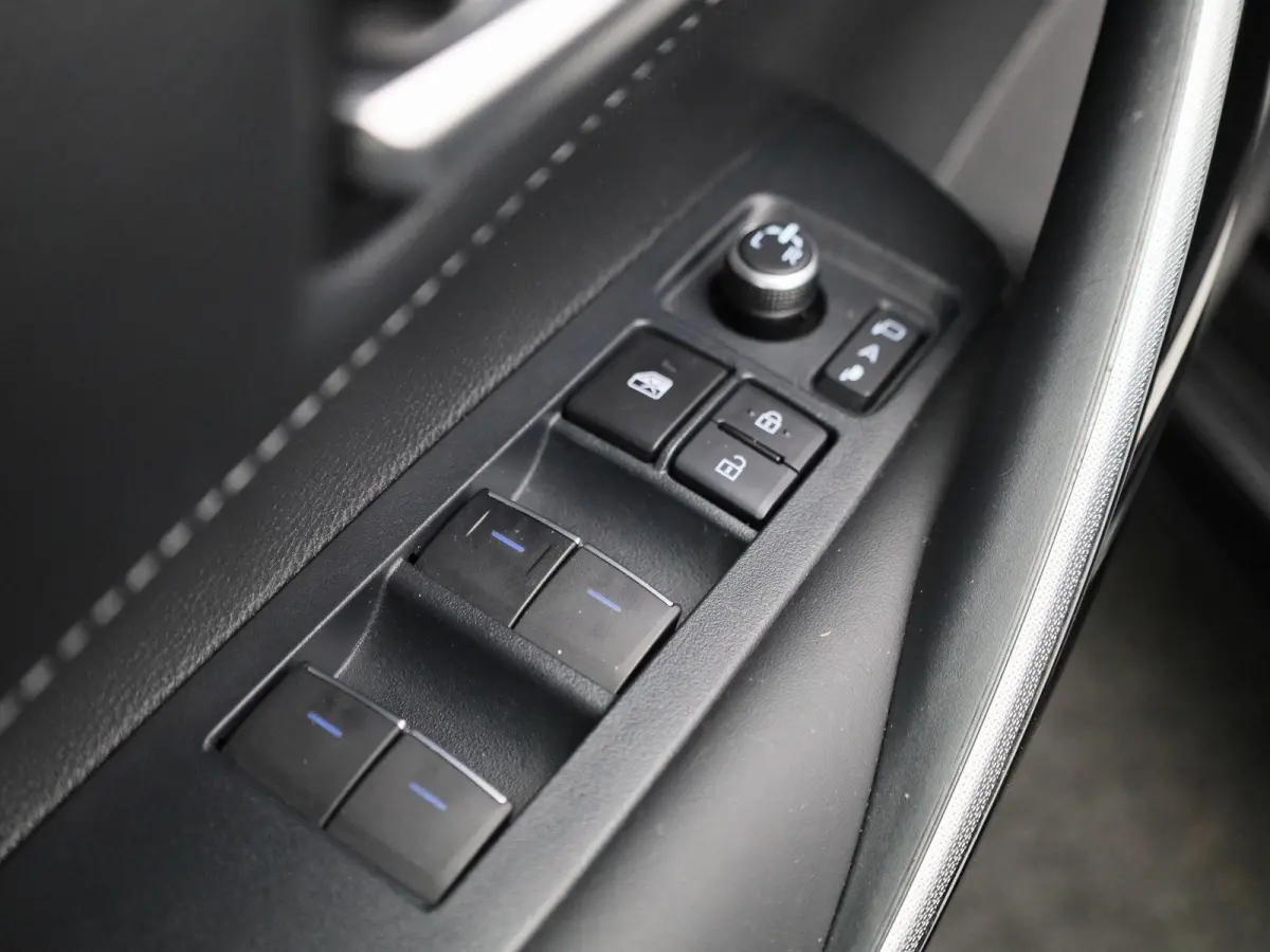 1.8 Hybrid Business Plus | Navigatie | Airco | Privacy Glass | Lichtmetalen Velgen |