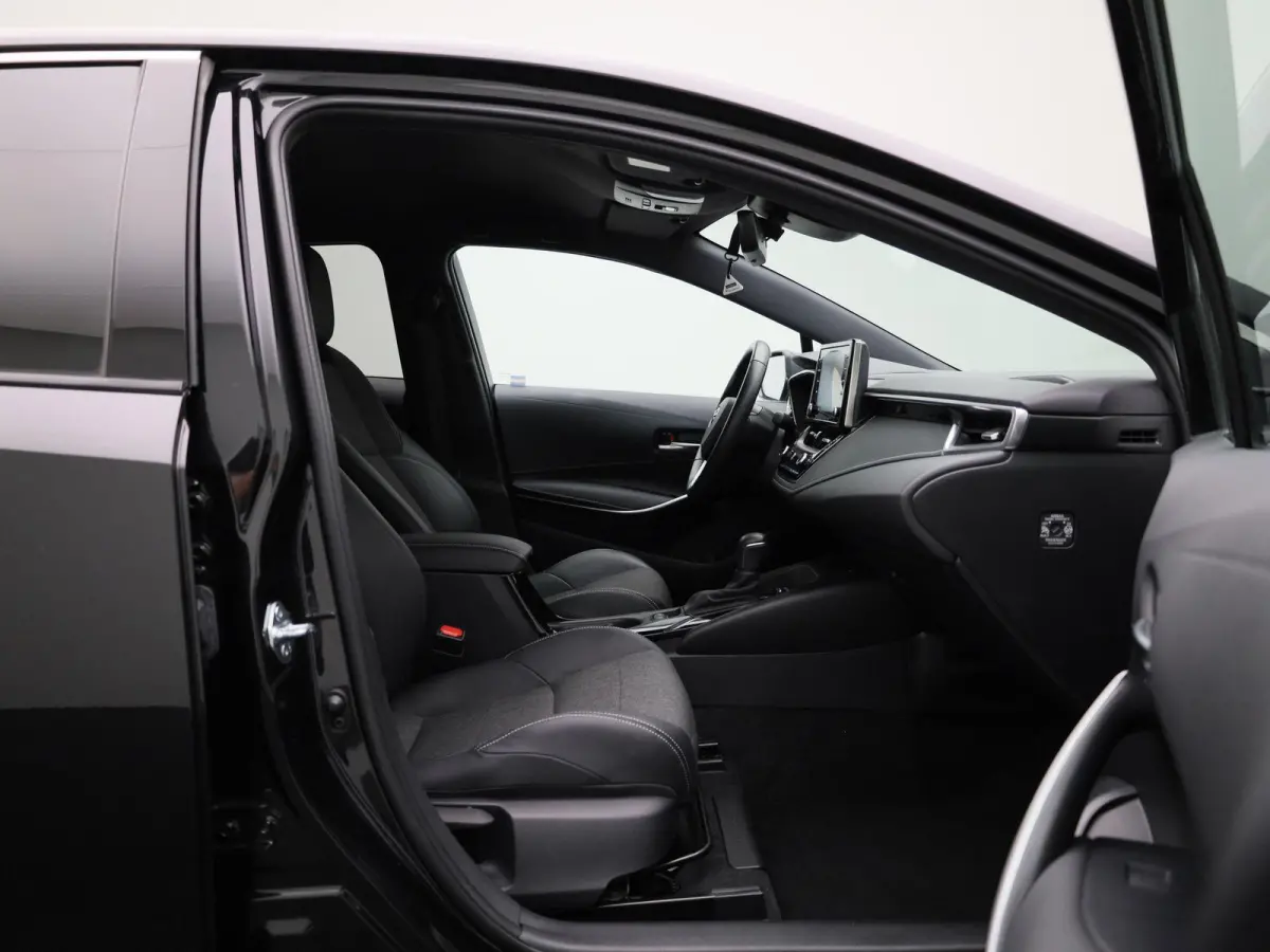 1.8 Hybrid Business Plus | Navigatie | Airco | Privacy Glass | Lichtmetalen Velgen |
