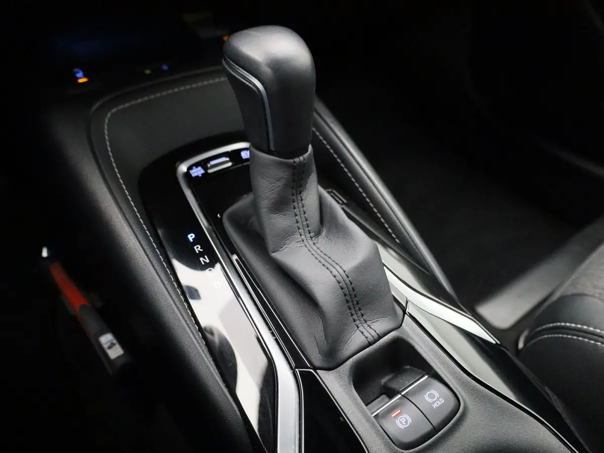 1.8 Hybrid Business Plus | Navigatie | Airco | Privacy Glass | Lichtmetalen Velgen |