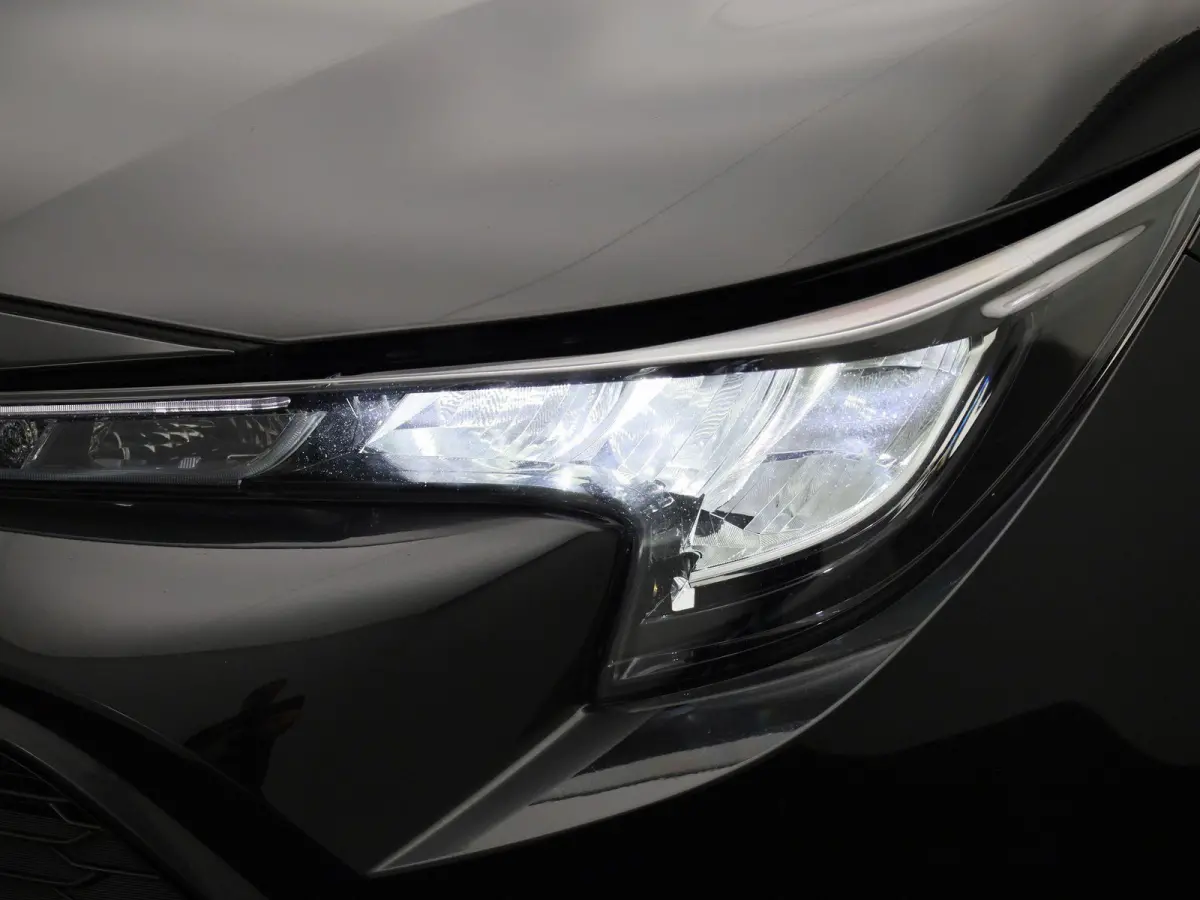 1.8 Hybrid Business Plus | Navigatie | Airco | Privacy Glass | Lichtmetalen Velgen |