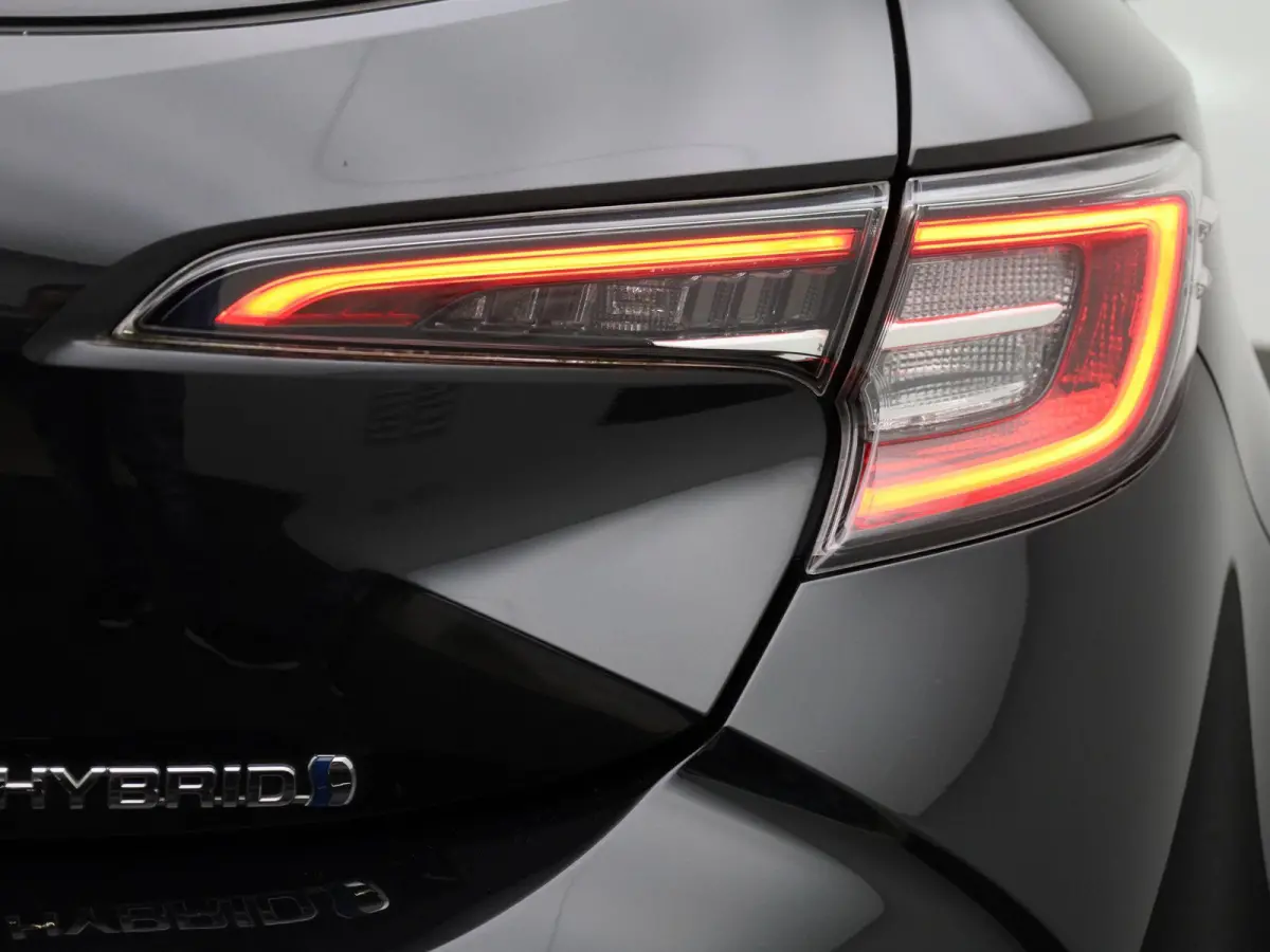 1.8 Hybrid Business Plus | Navigatie | Airco | Privacy Glass | Lichtmetalen Velgen |