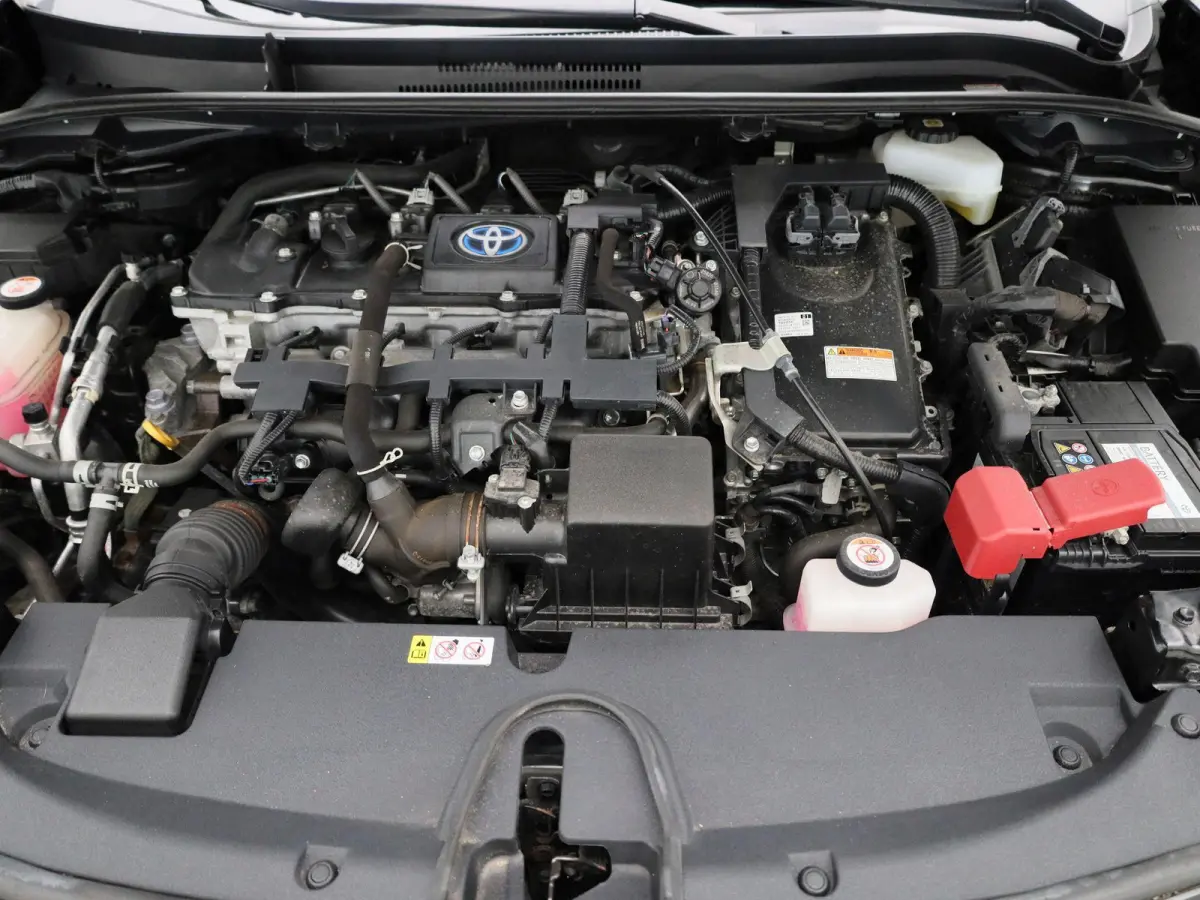 1.8 Hybrid Business Plus | Navigatie | Airco | Privacy Glass | Lichtmetalen Velgen |