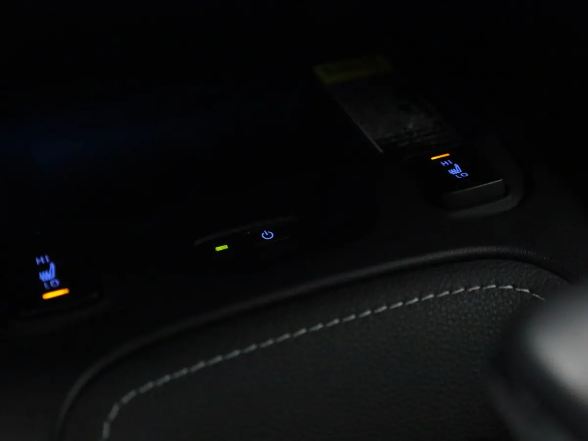 1.8 Hybrid Business Plus | Navigatie | Airco | Privacy Glass | Lichtmetalen Velgen |