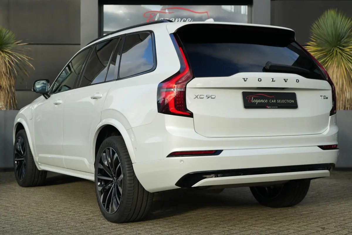 2.0 T8 FACELIFT Plug-in hybrid AWD Ultra Dark 455pk Panoramadak/Luchtvering/Trekhaak