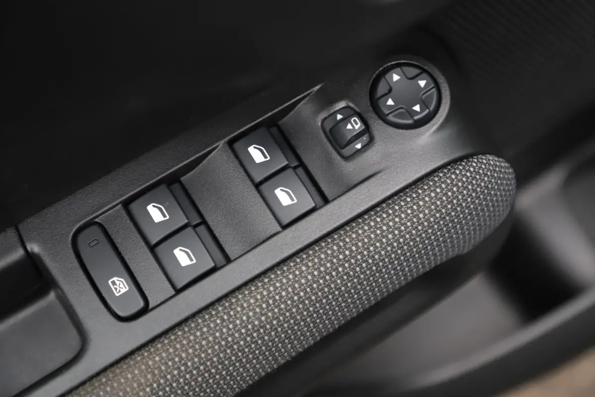 1.2 PureTech S&S Business NIEUWE DB RIEM! Navigatie Achteruitrijcamera Airco Head Up Display Cruise Carplay Android