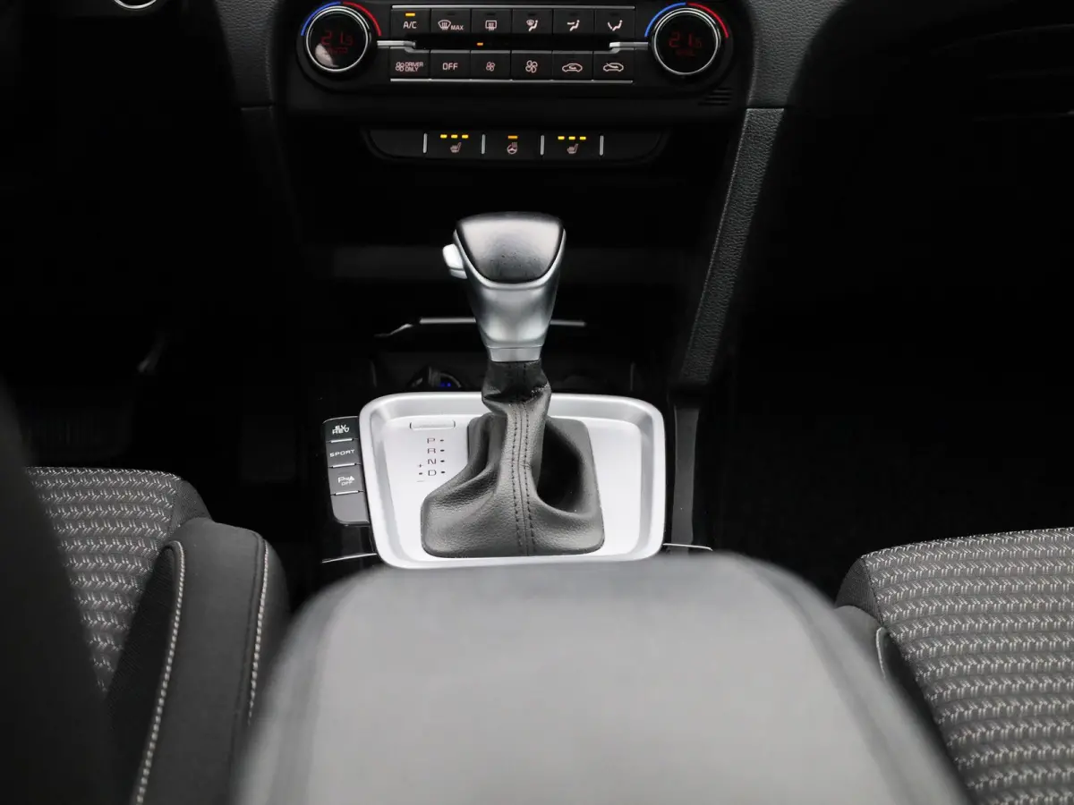 1.6 GDi PHEV DynamicLine | Apple Carplay / Android Auto | Stoel/Stuurverwarming | Lichtmetalen Velgen | Camera |
