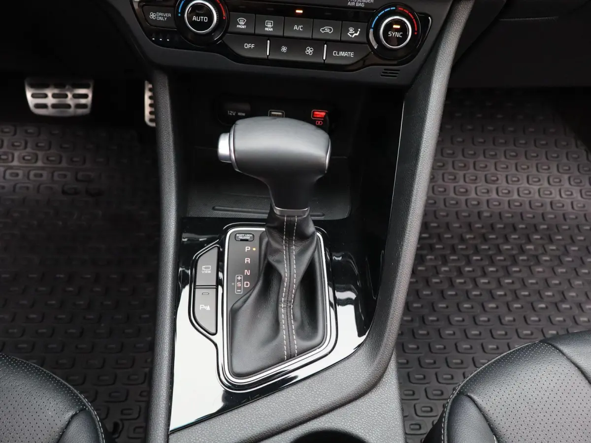 More 1.6 GDi HEV 6DCT | Apple Carplay / Android Auto | Privacy Glass | Trekhaak | Privacy Glass | Keyless |