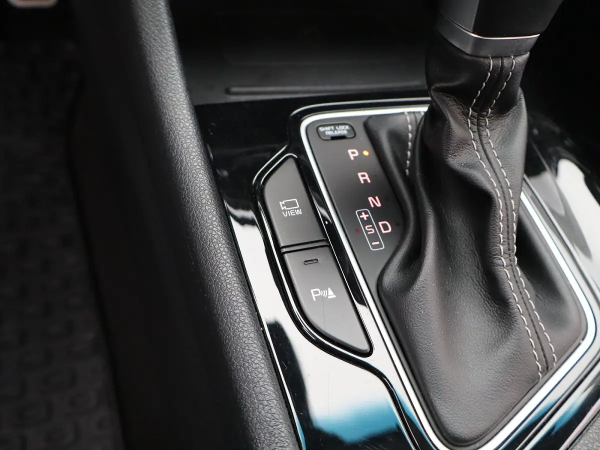 More 1.6 GDi HEV 6DCT | Apple Carplay / Android Auto | Privacy Glass | Trekhaak | Privacy Glass | Keyless |