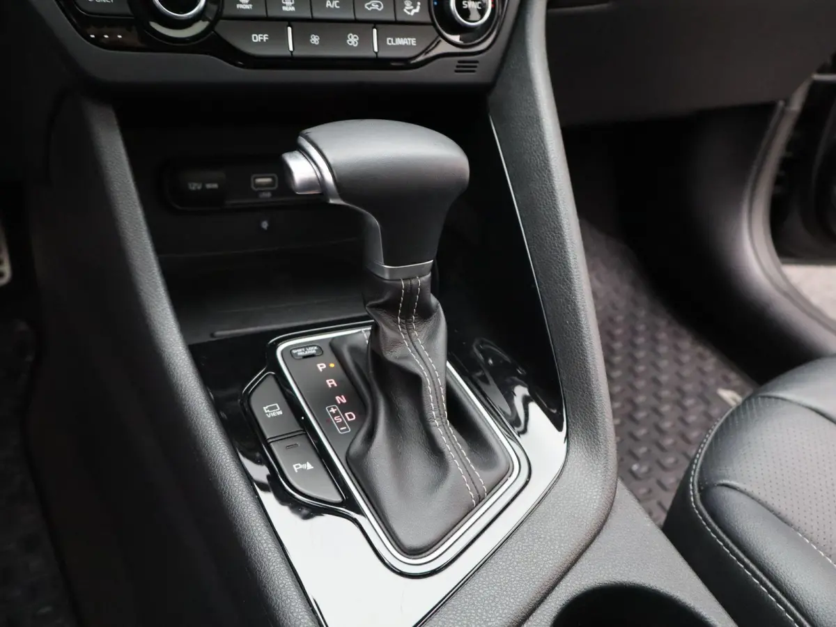 More 1.6 GDi HEV 6DCT | Apple Carplay / Android Auto | Privacy Glass | Trekhaak | Privacy Glass | Keyless |