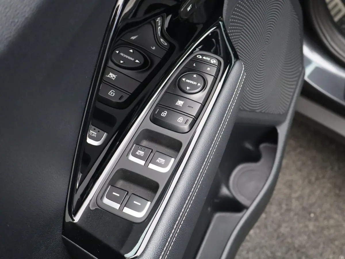 More 1.6 GDi HEV 6DCT | Apple Carplay / Android Auto | Privacy Glass | Trekhaak | Privacy Glass | Keyless |