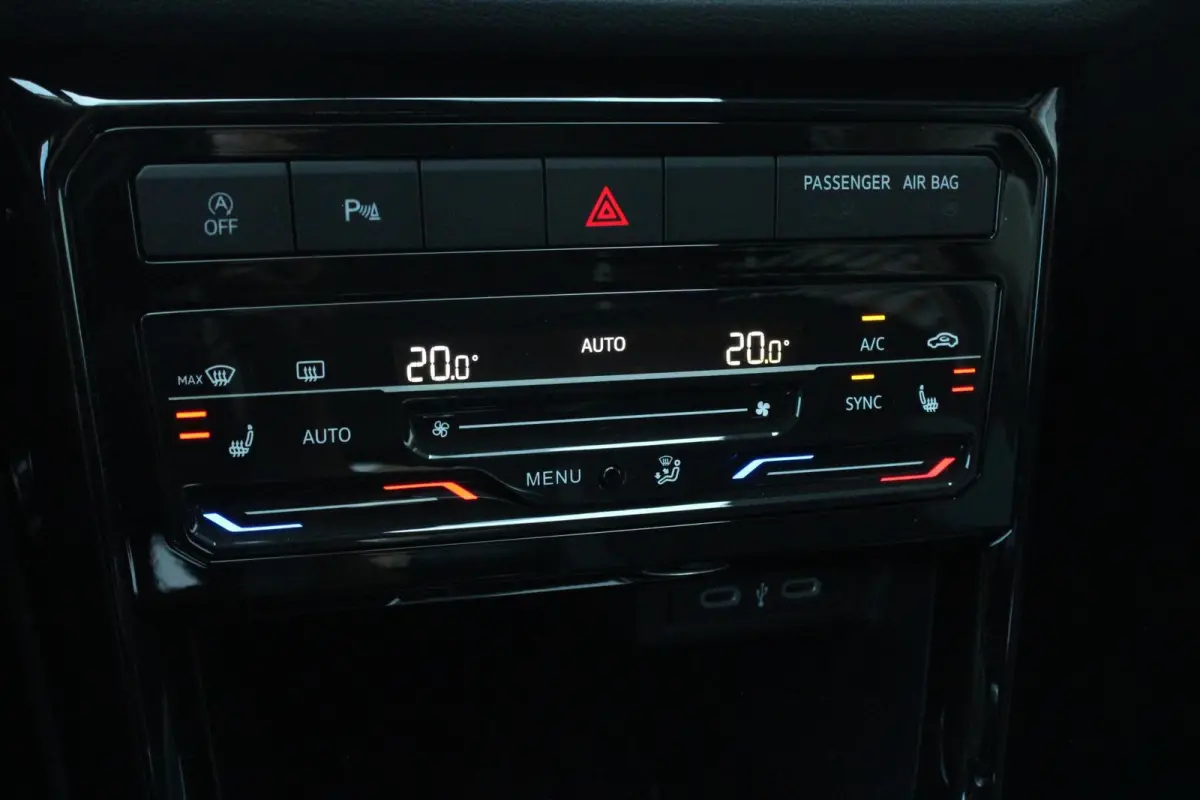 1.0 TSI 95pk Life "Goal" | Draadloos CarPlay Android Auto & opladen | Stoelverwarming
