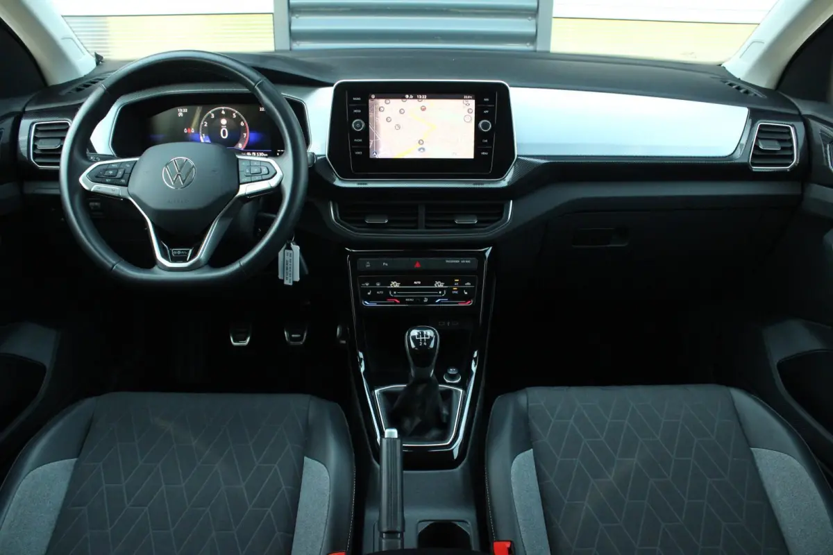 1.0 TSI 95pk Life "Goal" | Draadloos CarPlay Android Auto & opladen | Stoelverwarming