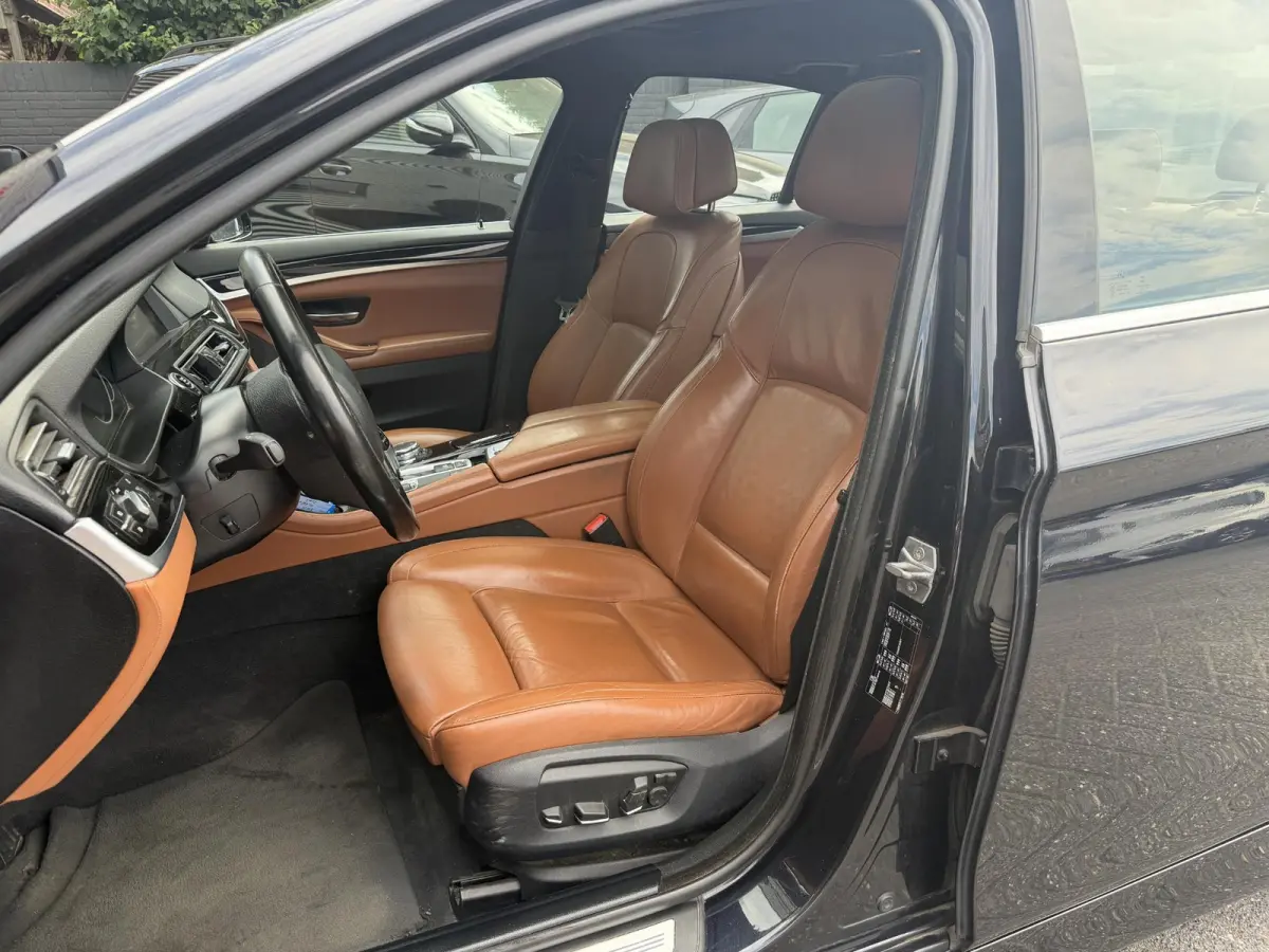 520d Individual Edition | Panoramadak | Navigatie | Lederen Bekleding | Climate Control | Stoelverwarming |