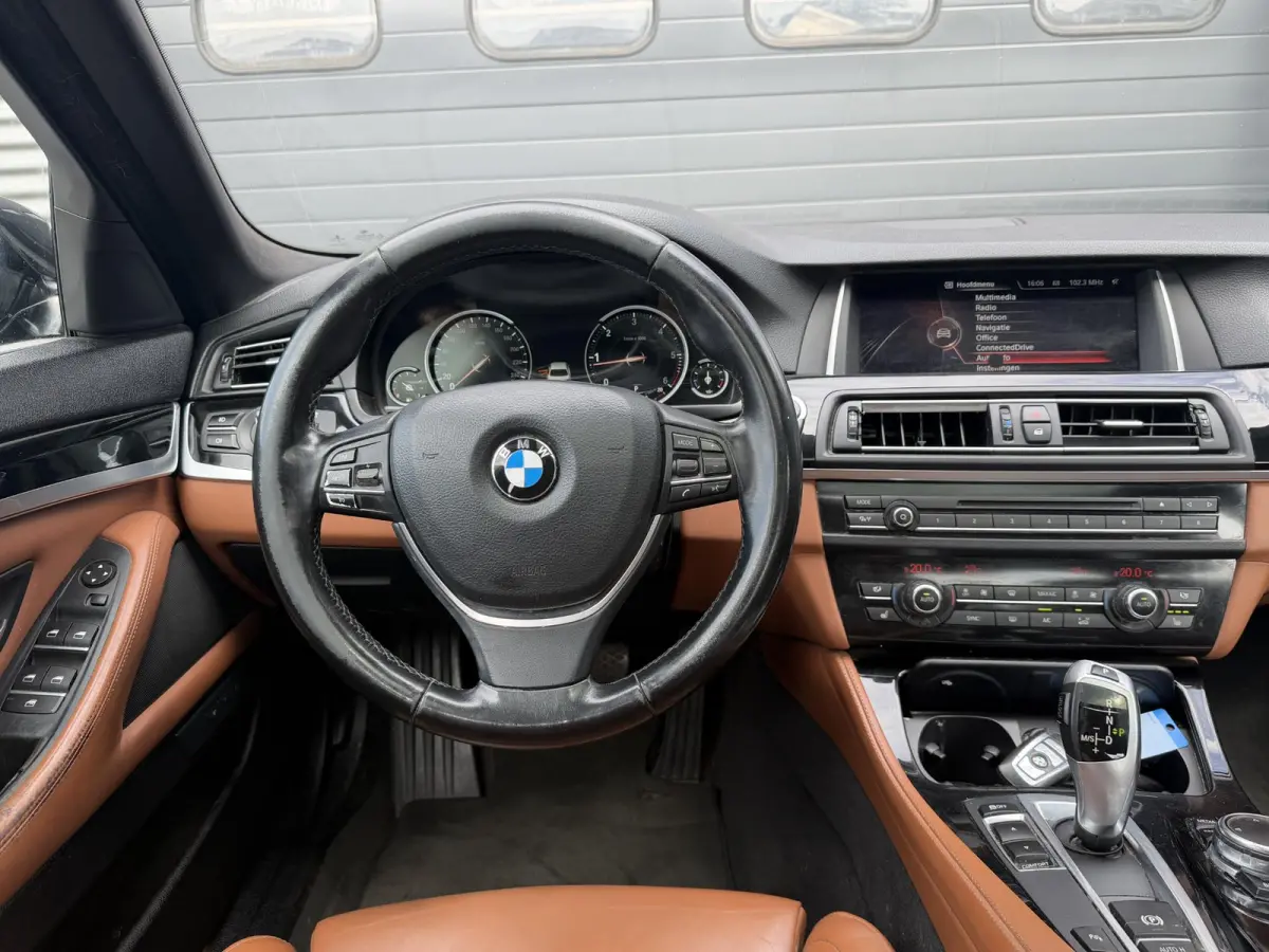 520d Individual Edition | Panoramadak | Navigatie | Lederen Bekleding | Climate Control | Stoelverwarming |