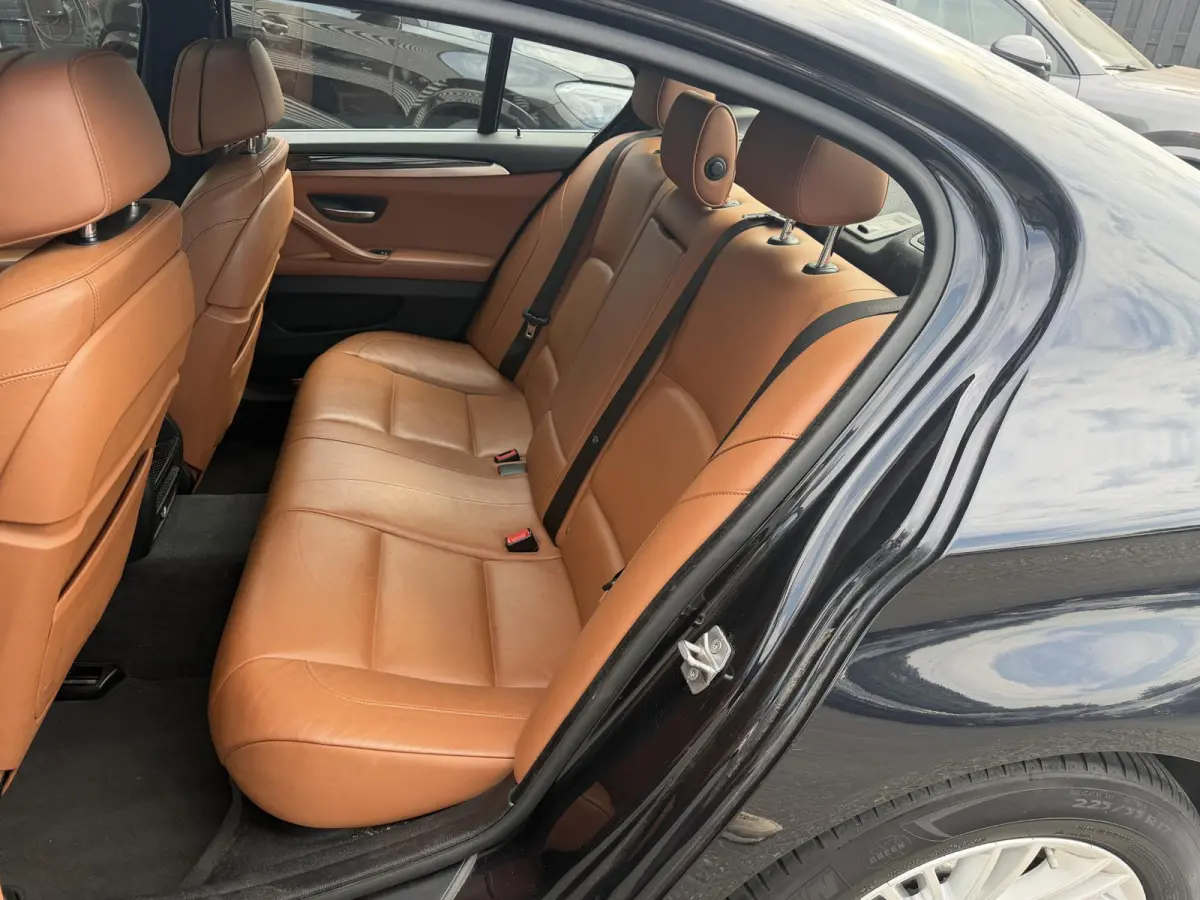 520d Individual Edition | Panoramadak | Navigatie | Lederen Bekleding | Climate Control | Stoelverwarming |