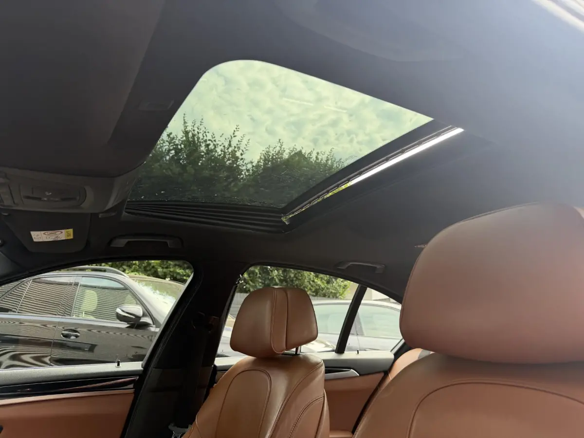 520d Individual Edition | Panoramadak | Navigatie | Lederen Bekleding | Climate Control | Stoelverwarming |