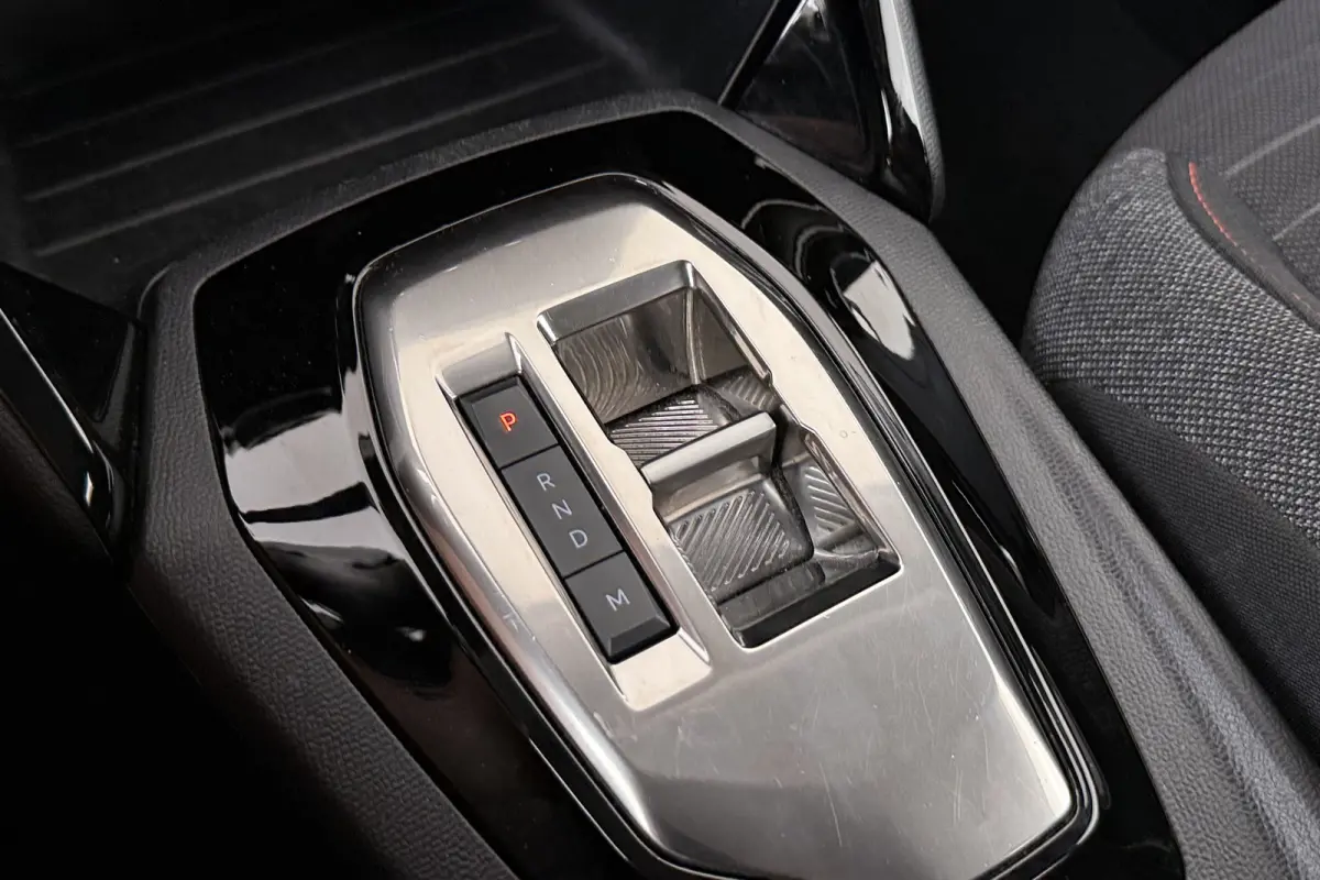 1.2T 100 PK Aut. Business Cruise ParkAssist Carplay