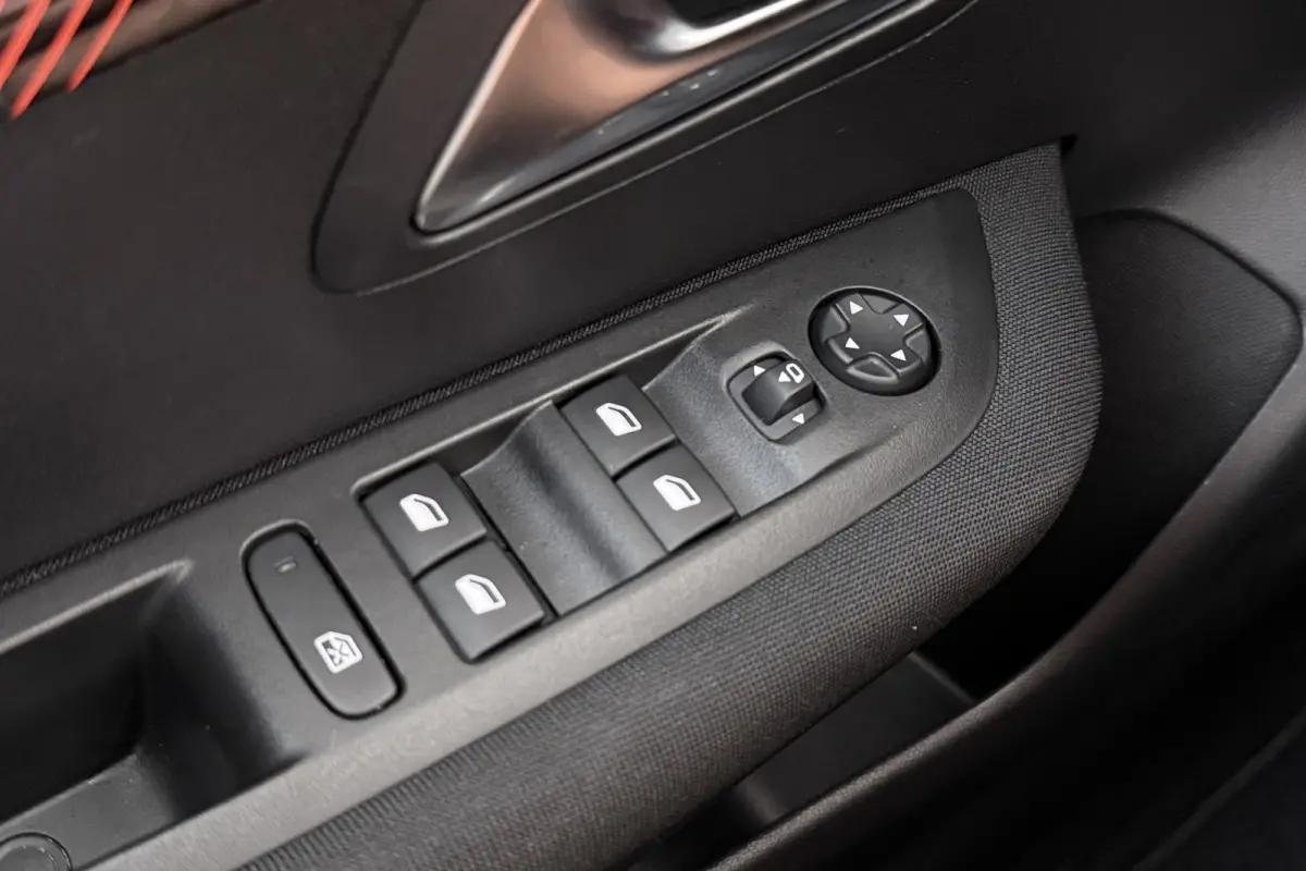 1.2T 100 PK Aut. Business Cruise ParkAssist Carplay