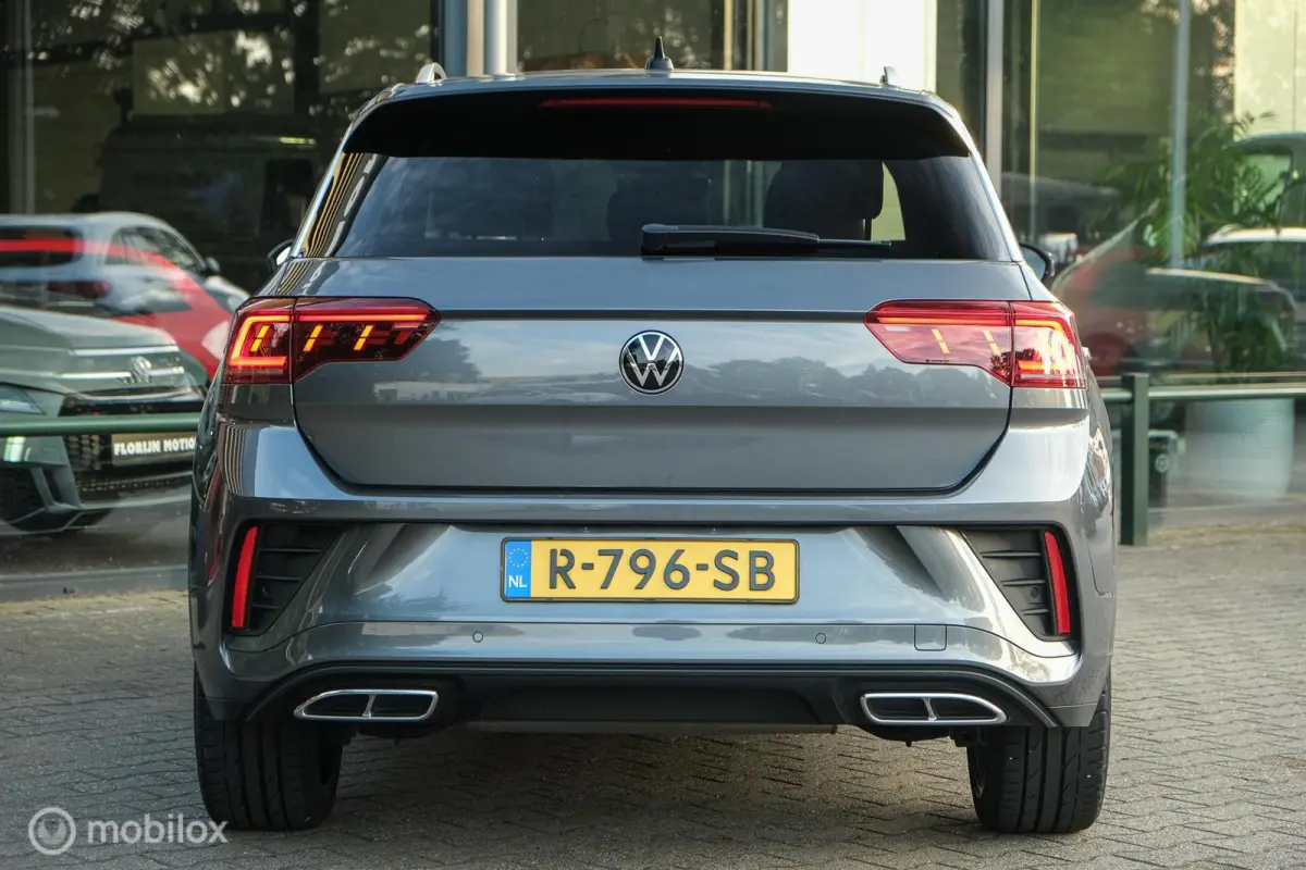 1.5 TSI R-Line | Pano | IQLed | 19 Inch | ACC | Keyless entry & Go | Trekhaak | Stoelverwarming | Virtual Dash