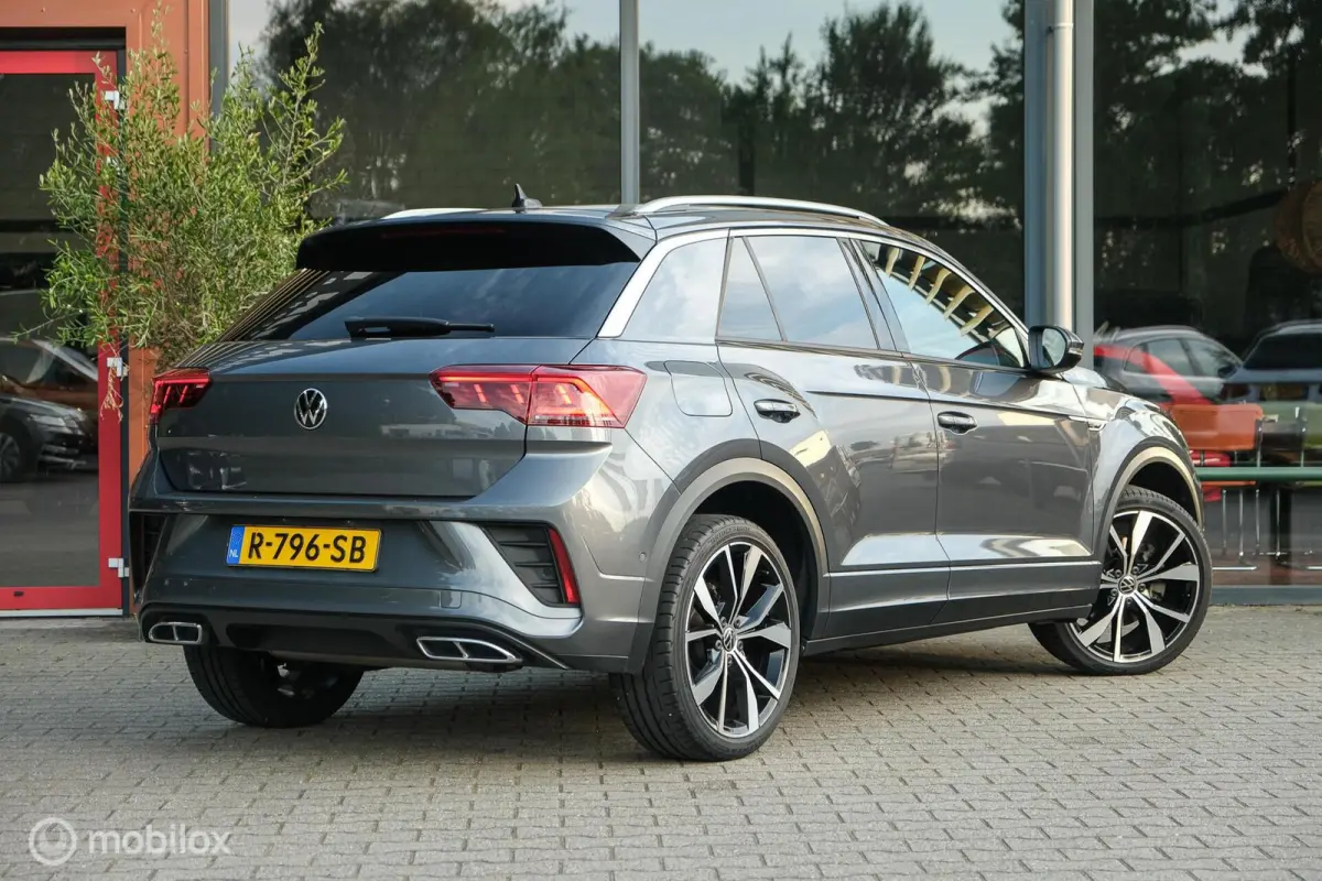 1.5 TSI R-Line | Pano | IQLed | 19 Inch | ACC | Keyless entry & Go | Trekhaak | Stoelverwarming | Virtual Dash