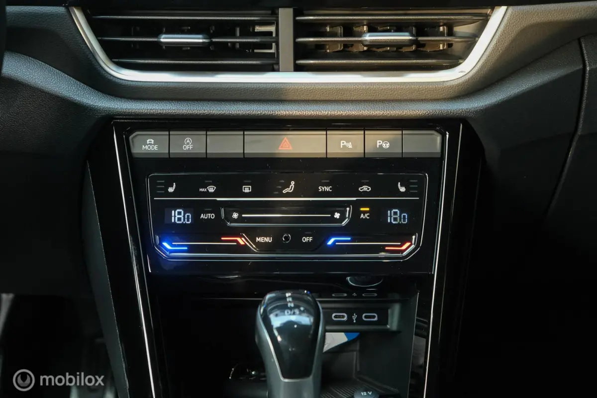 1.5 TSI R-Line | Pano | IQLed | 19 Inch | ACC | Keyless entry & Go | Trekhaak | Stoelverwarming | Virtual Dash