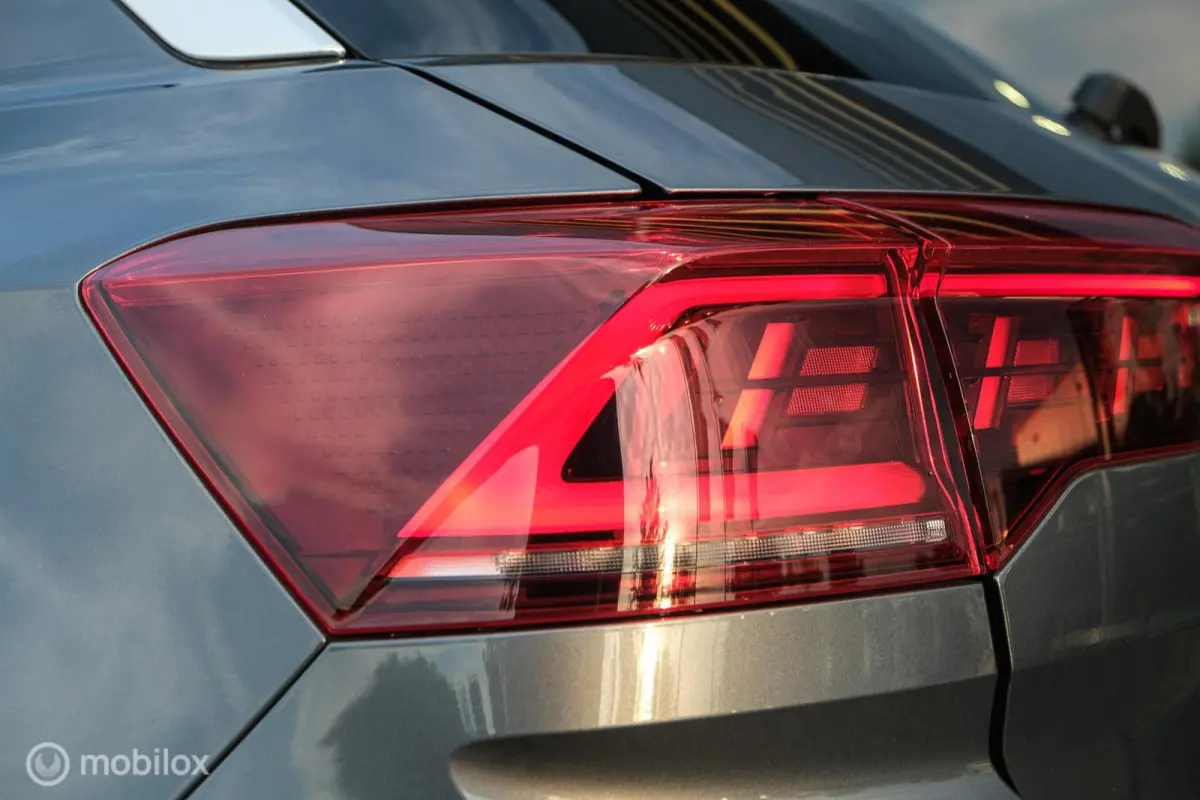 1.5 TSI R-Line | Pano | IQLed | 19 Inch | ACC | Keyless entry & Go | Trekhaak | Stoelverwarming | Virtual Dash