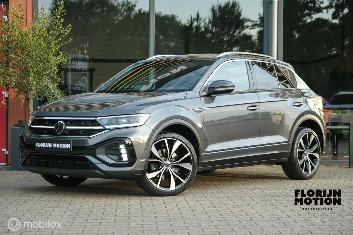 1.5 TSI R-Line | Pano | IQLed | 19 Inch | ACC | Keyless entry & Go | Trekhaak | Stoelverwarming | Virtual Dash