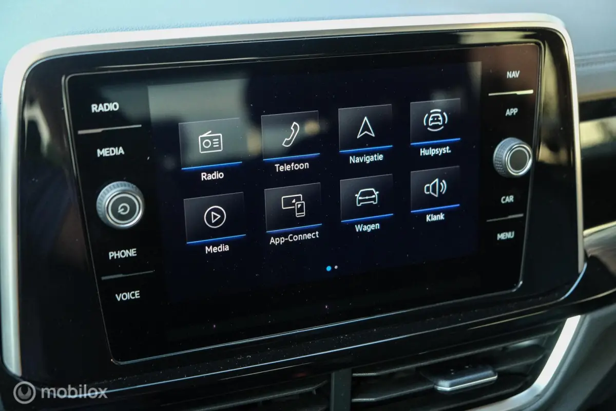 1.5 TSI R-Line | Pano | IQLed | 19 Inch | ACC | Keyless entry & Go | Trekhaak | Stoelverwarming | Virtual Dash