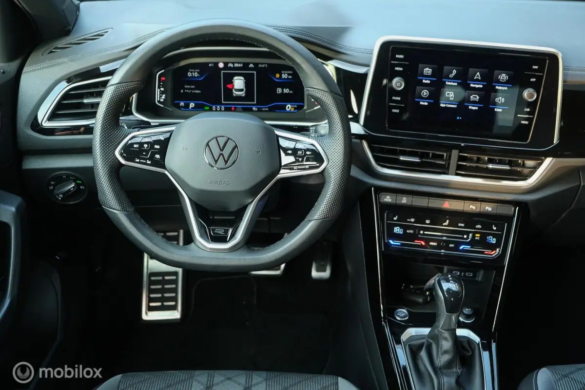 1.5 TSI R-Line | Pano | IQLed | 19 Inch | ACC | Keyless entry & Go | Trekhaak | Stoelverwarming | Virtual Dash