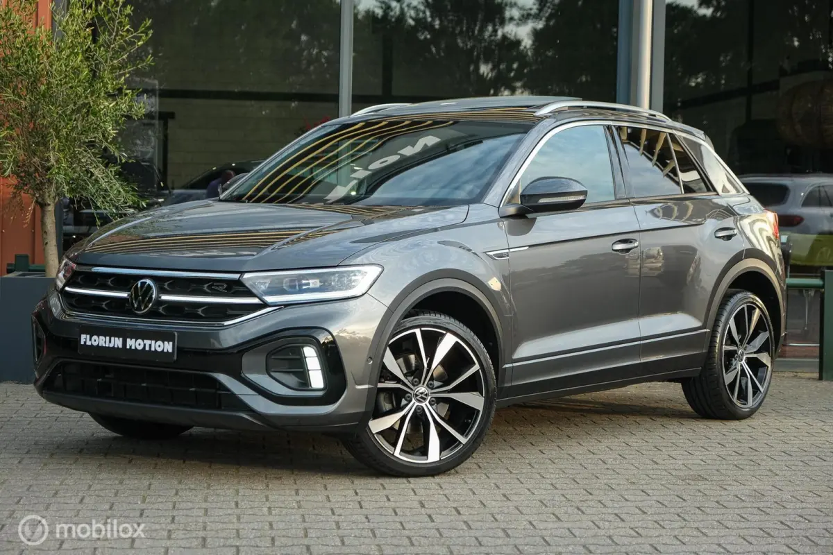 1.5 TSI R-Line | Pano | IQLed | 19 Inch | ACC | Keyless entry & Go | Trekhaak | Stoelverwarming | Virtual Dash