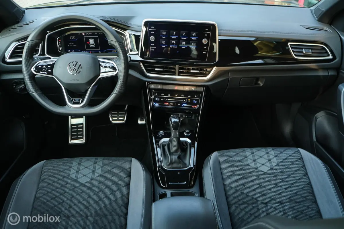 1.5 TSI R-Line | Pano | IQLed | 19 Inch | ACC | Keyless entry & Go | Trekhaak | Stoelverwarming | Virtual Dash
