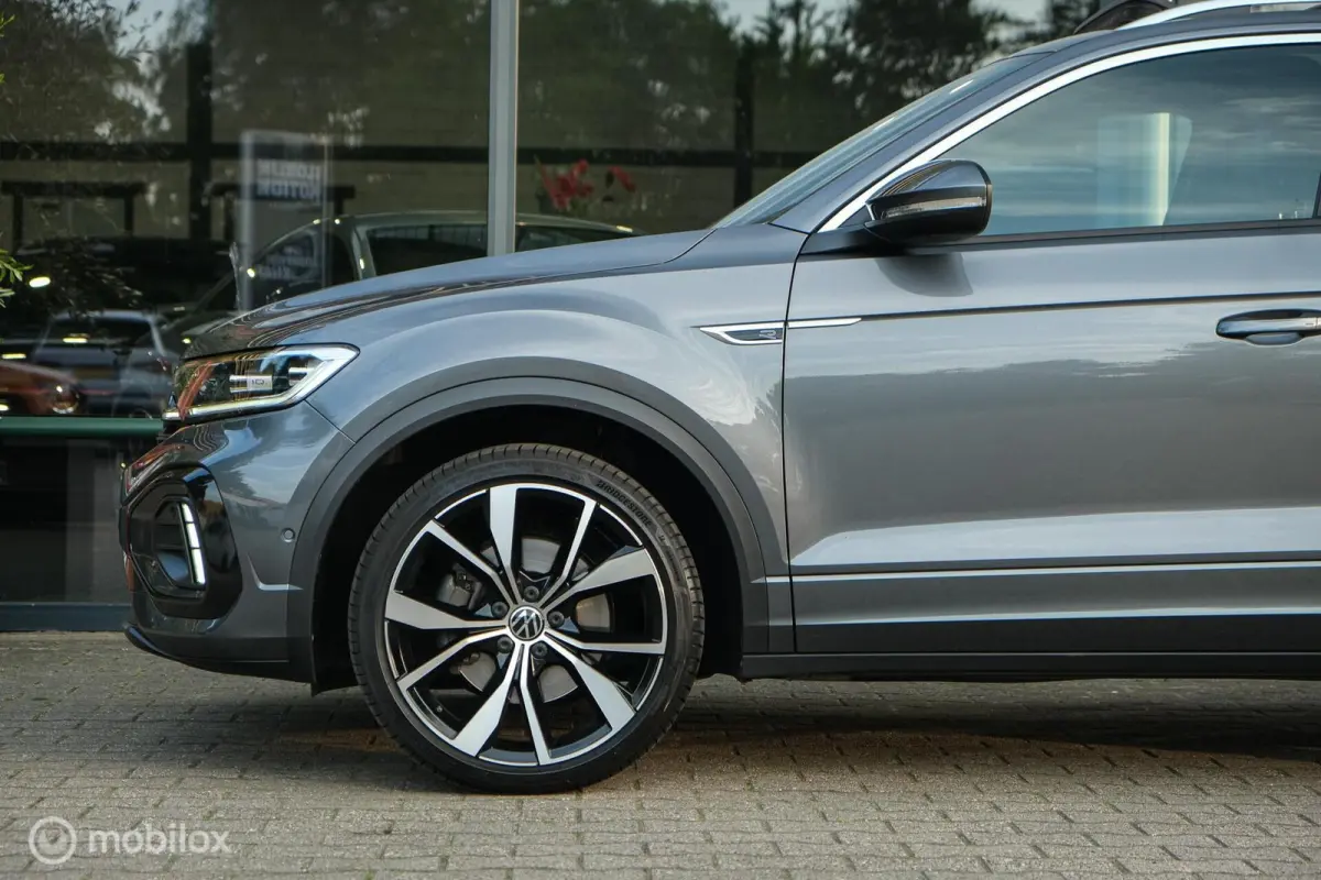 1.5 TSI R-Line | Pano | IQLed | 19 Inch | ACC | Keyless entry & Go | Trekhaak | Stoelverwarming | Virtual Dash