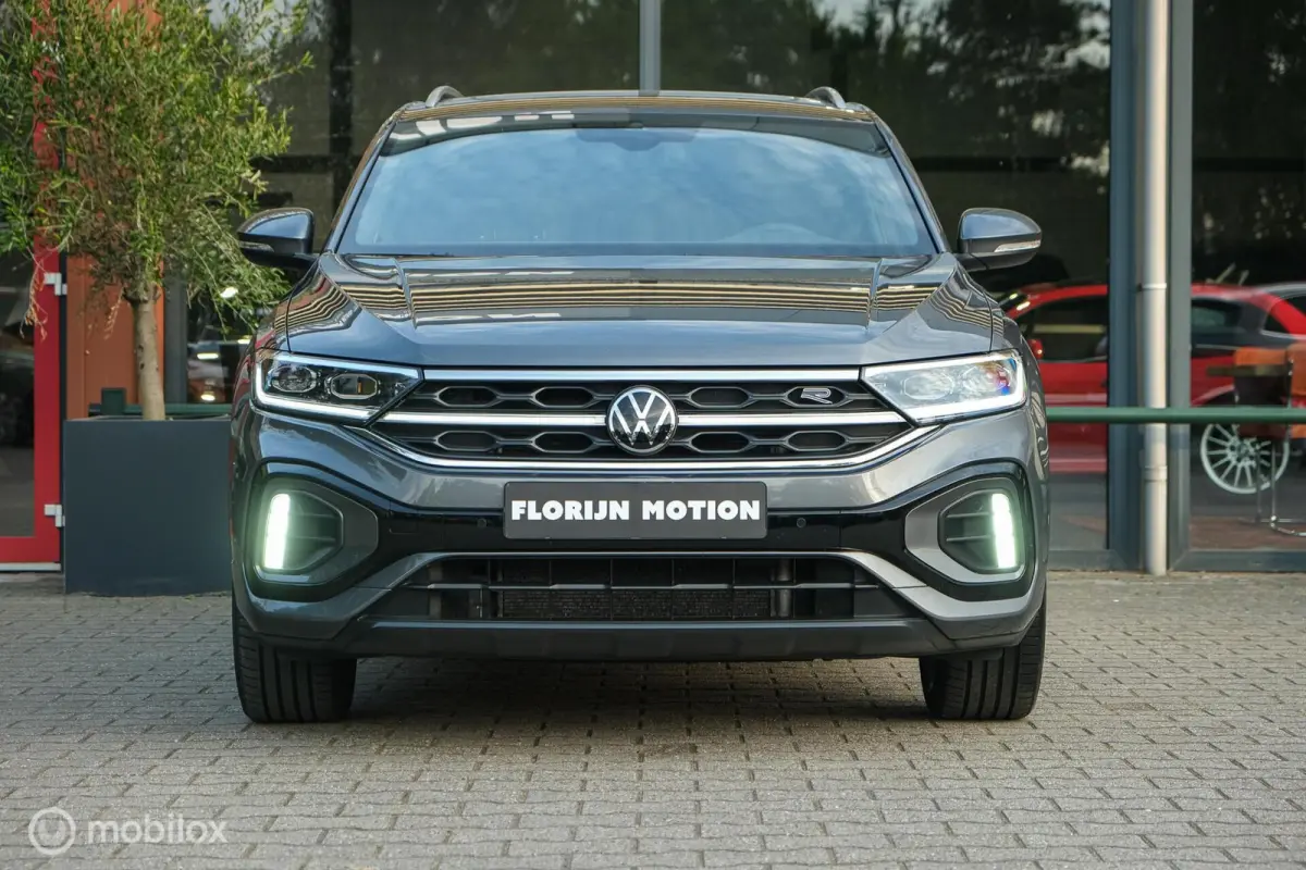 1.5 TSI R-Line | Pano | IQLed | 19 Inch | ACC | Keyless entry & Go | Trekhaak | Stoelverwarming | Virtual Dash