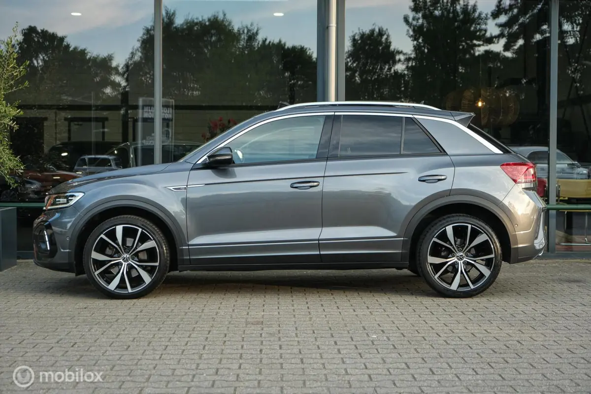 1.5 TSI R-Line | Pano | IQLed | 19 Inch | ACC | Keyless entry & Go | Trekhaak | Stoelverwarming | Virtual Dash