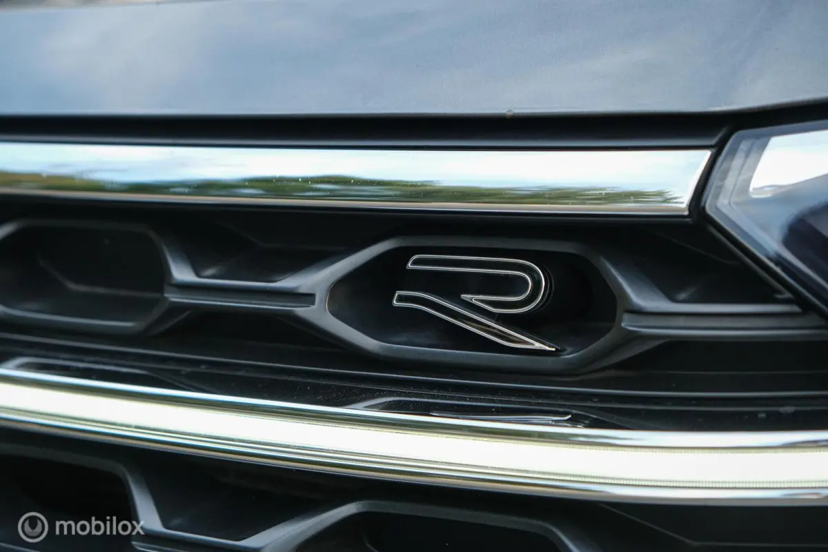 1.5 TSI R-Line | Pano | IQLed | 19 Inch | ACC | Keyless entry & Go | Trekhaak | Stoelverwarming | Virtual Dash
