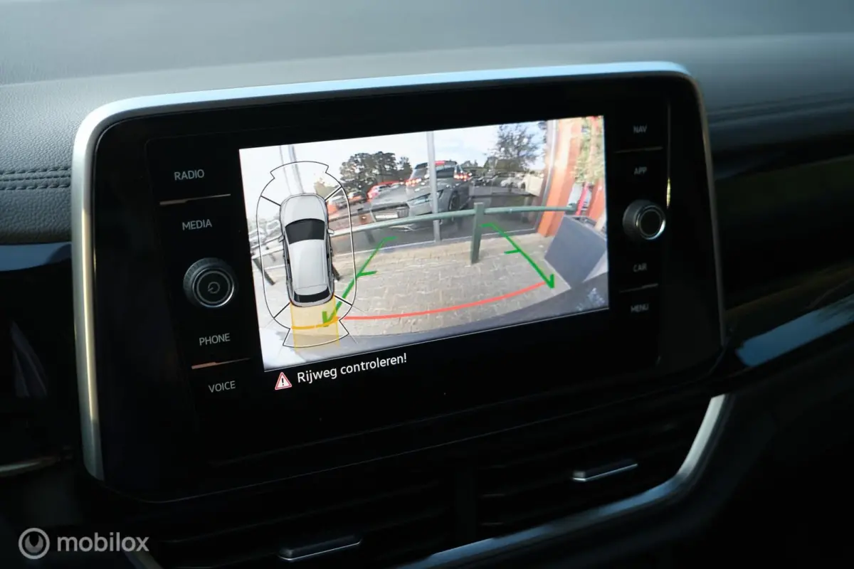 1.5 TSI R-Line | Pano | IQLed | 19 Inch | ACC | Keyless entry & Go | Trekhaak | Stoelverwarming | Virtual Dash