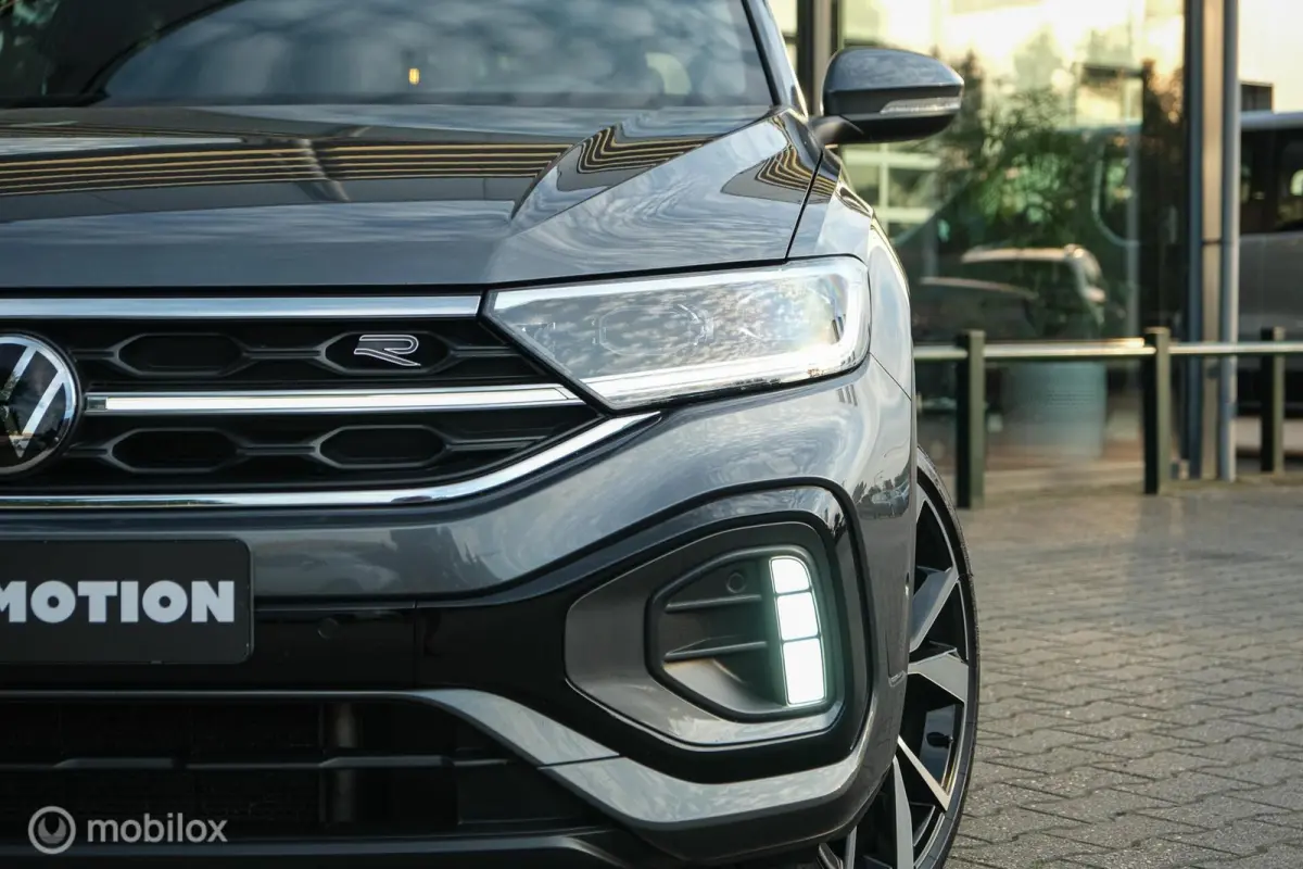 1.5 TSI R-Line | Pano | IQLed | 19 Inch | ACC | Keyless entry & Go | Trekhaak | Stoelverwarming | Virtual Dash