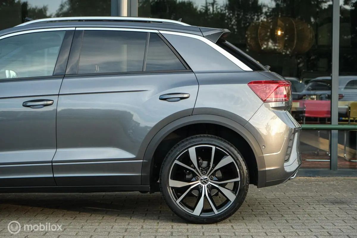1.5 TSI R-Line | Pano | IQLed | 19 Inch | ACC | Keyless entry & Go | Trekhaak | Stoelverwarming | Virtual Dash