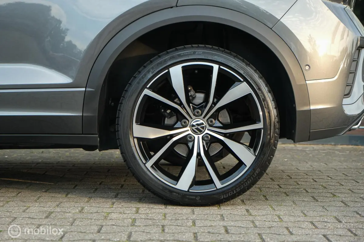 1.5 TSI R-Line | Pano | IQLed | 19 Inch | ACC | Keyless entry & Go | Trekhaak | Stoelverwarming | Virtual Dash