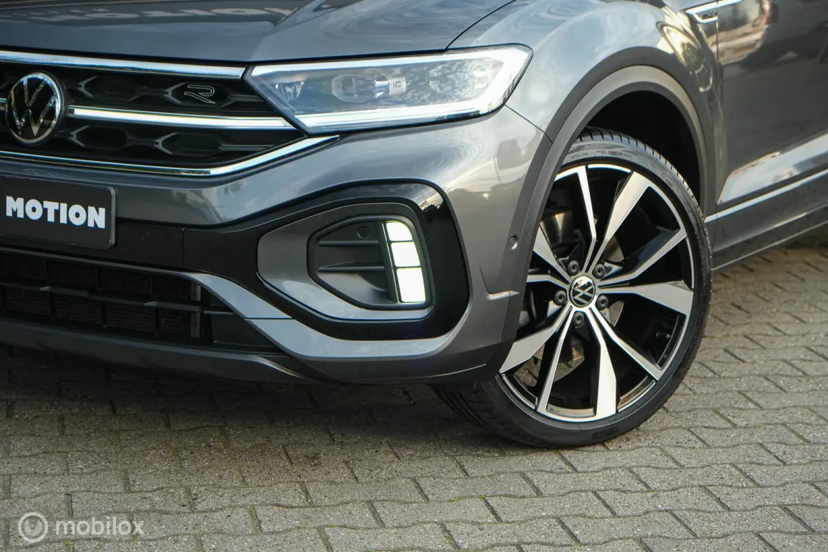 1.5 TSI R-Line | Pano | IQLed | 19 Inch | ACC | Keyless entry & Go | Trekhaak | Stoelverwarming | Virtual Dash