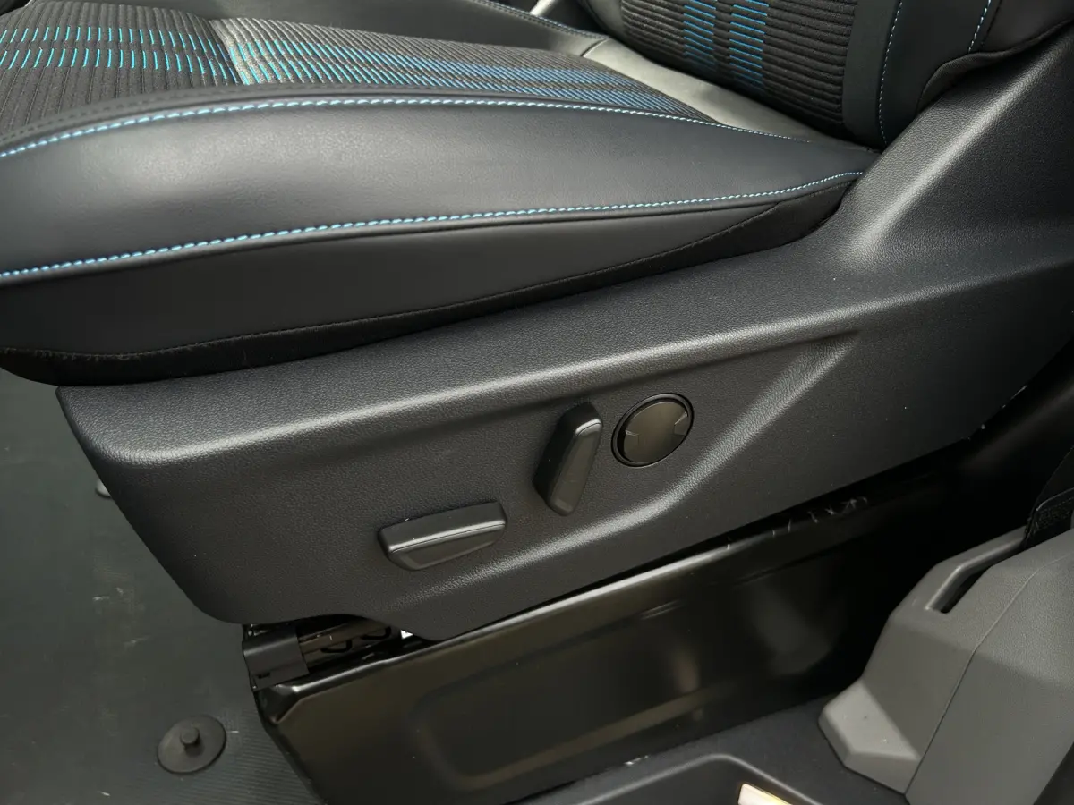 320 L2 Sport FWD Plug-In Hybrid | Adap. Cruise Control | Winterpack | 360 Camera | CarPlay |