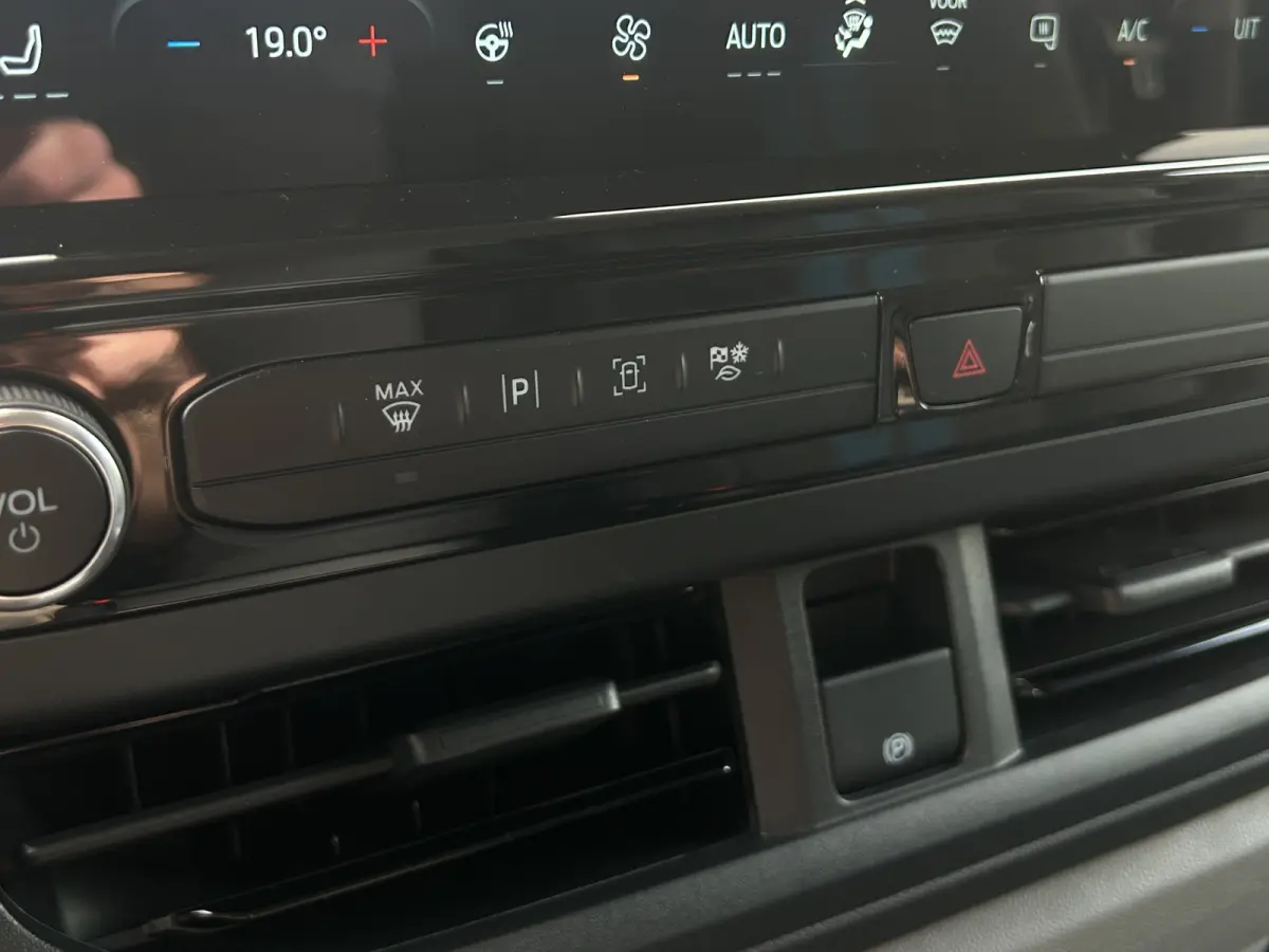 320 L2 Sport FWD Plug-In Hybrid | Adap. Cruise Control | Winterpack | 360 Camera | CarPlay |