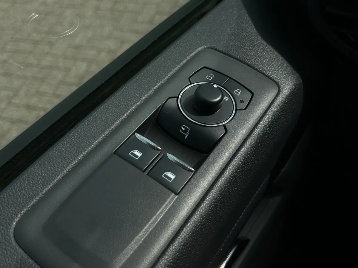 320 L2 Sport FWD Plug-In Hybrid | Adap. Cruise Control | Winterpack | 360 Camera | CarPlay |