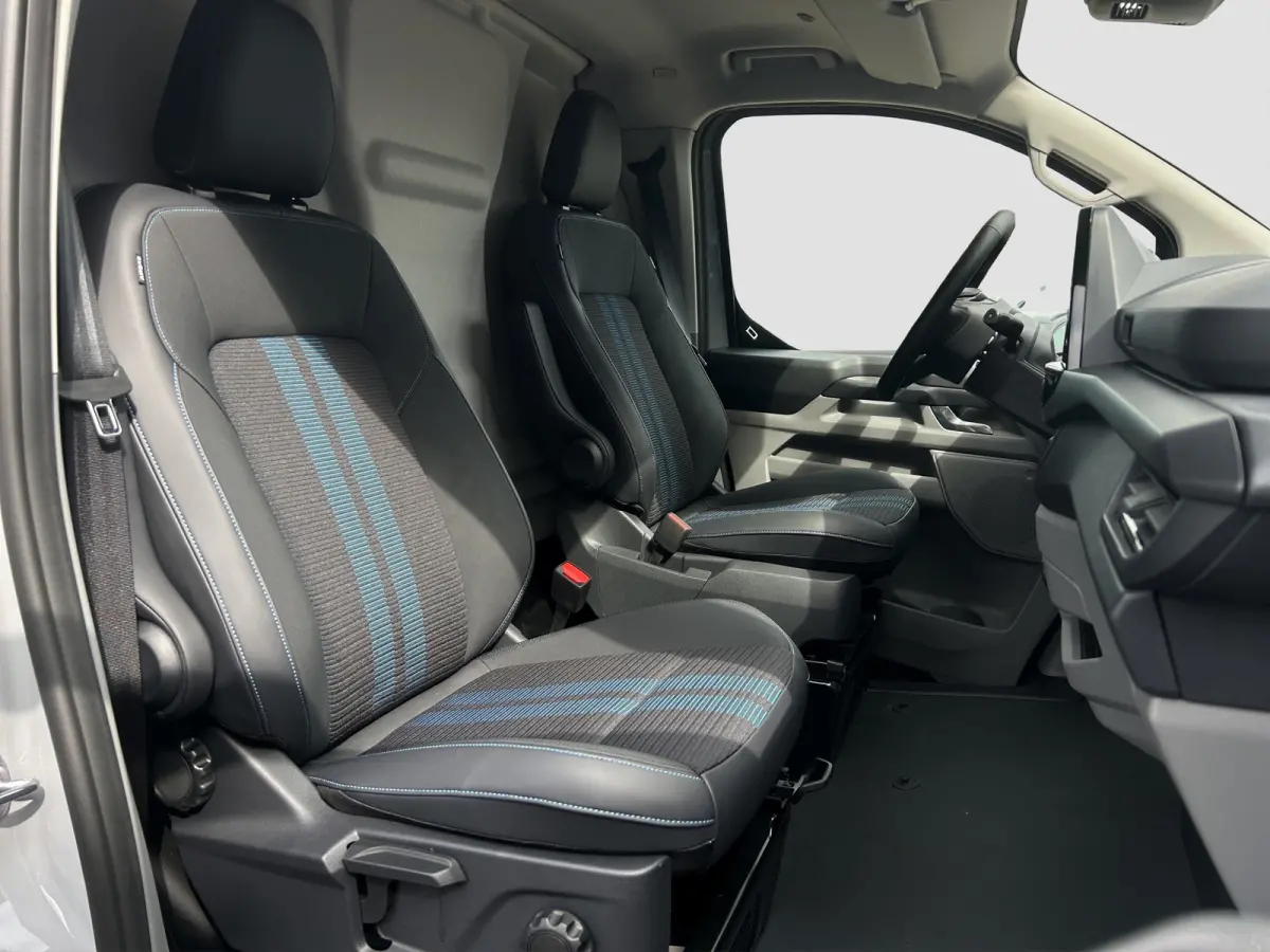 320 L2 Sport FWD Plug-In Hybrid | Adap. Cruise Control | Winterpack | 360 Camera | CarPlay |