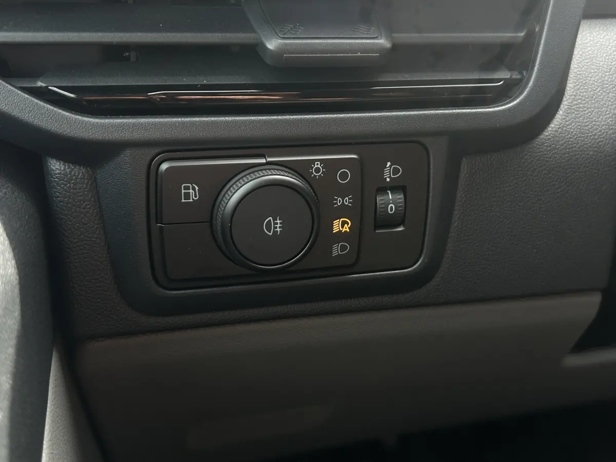 320 L2 Sport FWD Plug-In Hybrid | Adap. Cruise Control | Winterpack | 360 Camera | CarPlay |