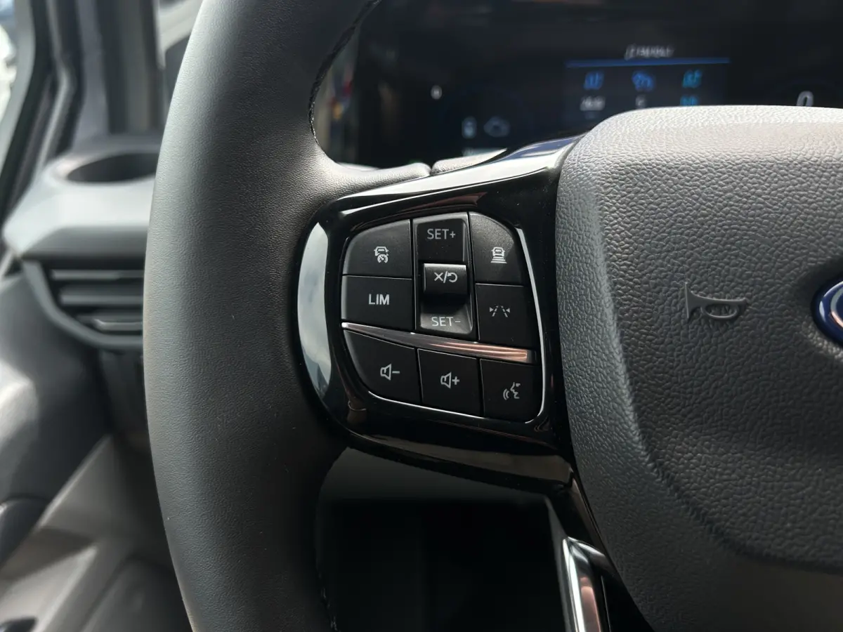 320 L2 Sport FWD Plug-In Hybrid | Adap. Cruise Control | Winterpack | 360 Camera | CarPlay |